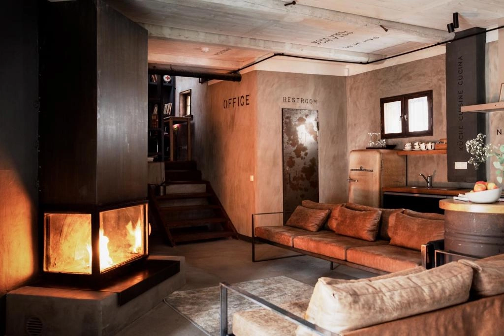 Lounge with fireplace